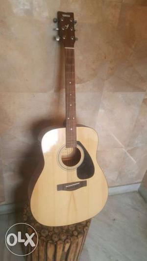 Basic guitar.. vry good condition..