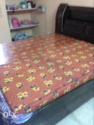 Bed with mattress new selling due to realocation