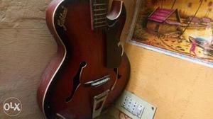 Brand gilton.. guitar