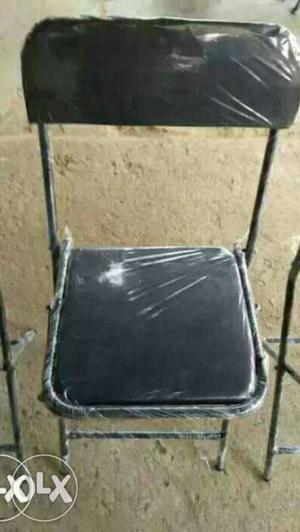 Folding chairs Black Metal-framed Padded Folding Chair