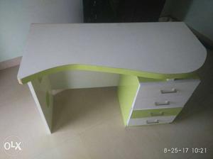 Green And White Wooden Single-pedestal Desk