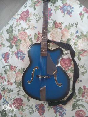Hobmer guitar with case in new condition