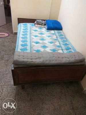Large single bed_Good condition
