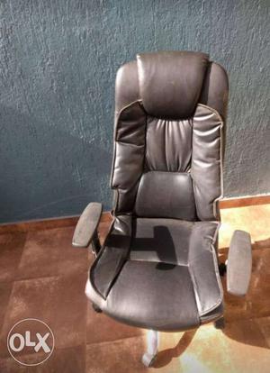 Rolling n adjustable office chair