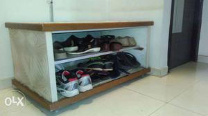 Tough shoerack with 1 shelf. Made of thick wooden