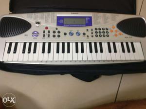 Casio keyboard MA-150. With charger and bag. In