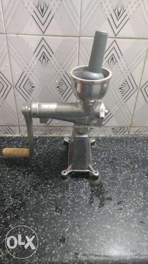 Juice grinder, fully aluminium, 2 month's use.