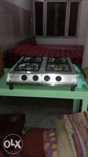 Lancer's gas stove with Four burners with a
