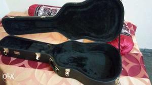 Magnum acoustic guitar hard case new condition