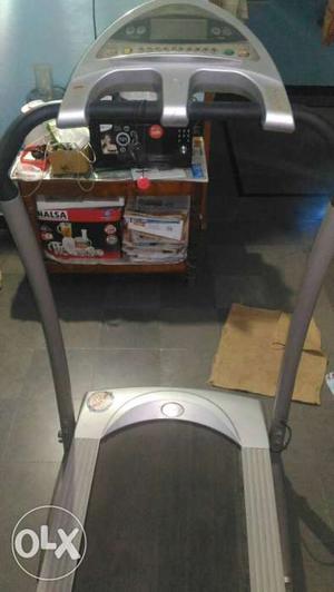Motorised treadmill in excellent condition, fully automatic