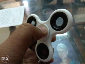 White 3-wing Hand Spinner