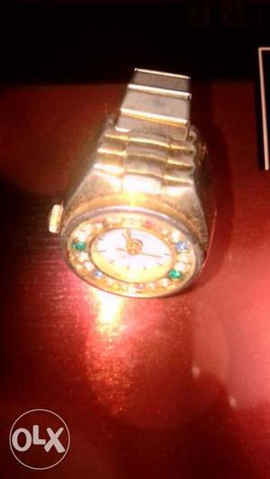 A new condition ladies fingers watch good quality