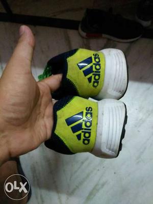 Adidas sneakers Used Only 1 months and price negotiable