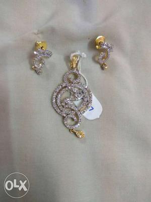 Gold And Diamond Pendant With Earrings