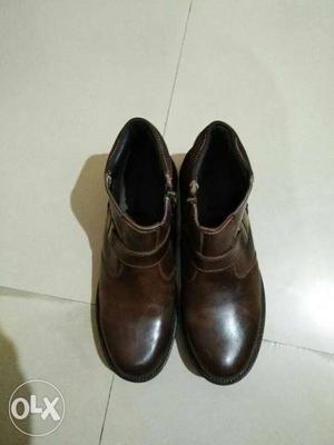 I want to sell brand new Tag 1 branded shoes