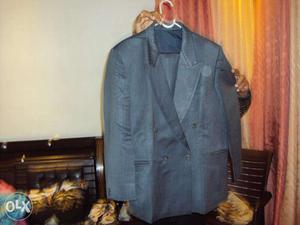 New condition full grey raymond suit
