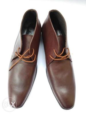 New leather shoe for sale size 8, color brown.