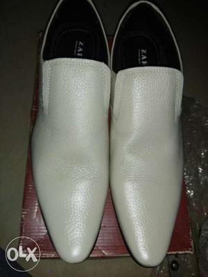New leather shoe for sale, size 9, color white