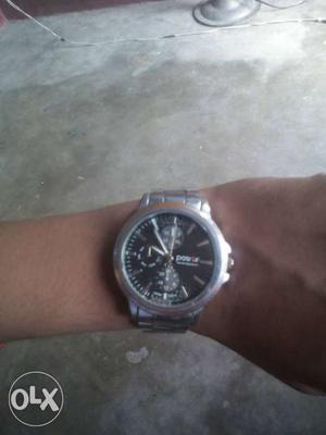 Silver round men's watch. I use this watch only 2