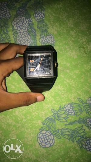 Sonata watch in good condition with lite scratch