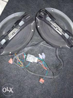 Two Black Sony 2-way Speakers with headlight kataut