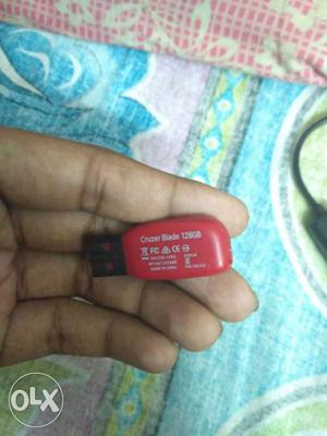 128GB Black And Red Sandisk Cruzer Blade Flash Drive