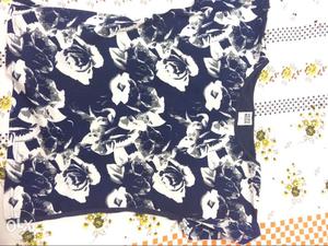 Blue And White Flower Print Scoop-neck Shirt