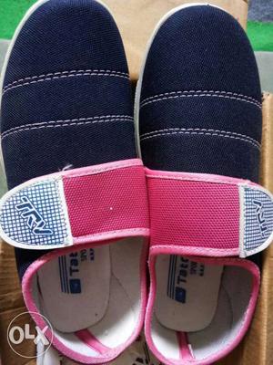 Children's Pair Of Blue-and-white Low Top Shoes
