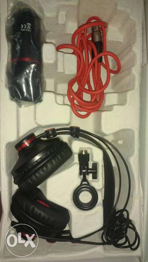 Focusrite CM25 Condenser microphone and HP60 headphone