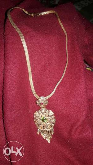 Gold And Emerald Pendant Necklace urgent need