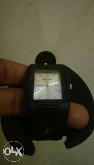 Hello guys am selling my new sonata watch with