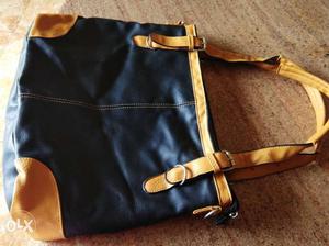 Leather handbag new excellent condition fixed
