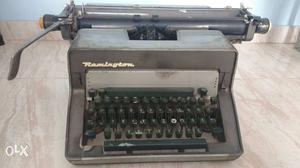 Marathi typewriter in good condition for sell.
