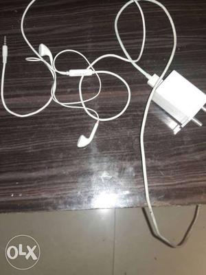 Original oppo f1s charger nd earphone