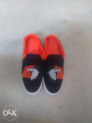 Red-and-black Eagle Slip On Shoes