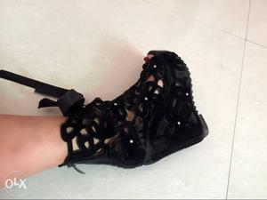 Size 35, wedge, laces