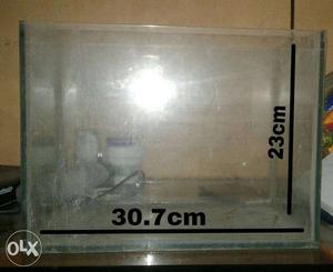 1.selling fish tank 2.new condition 3.with fish