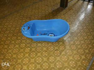 Baby Bath-tub. Hardly used. Mint condition.