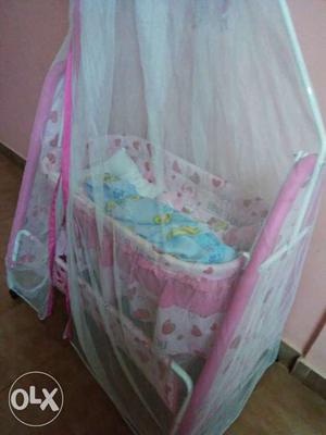 Baby cradle suitable for infants upto 1