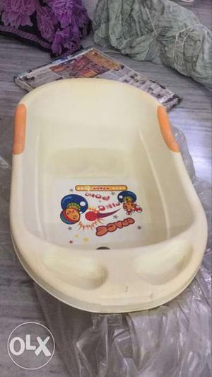 Bathtub for small babies till 2 yrs old