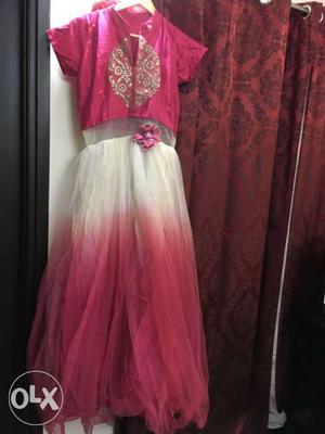 Double shaded gown wid can can below to give a