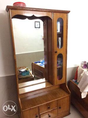 Dressing table (very good condition) without any