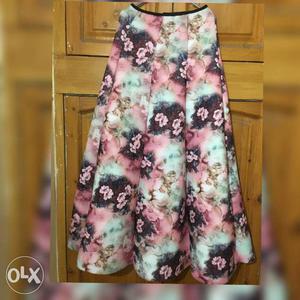 Floral long skirt in a brand new condition!