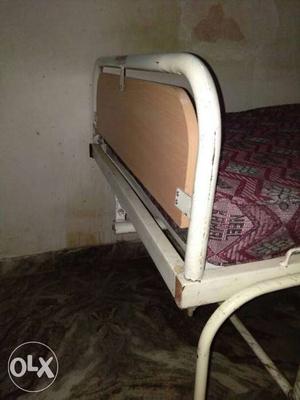 Hospital bed 4 month old excellent condition
