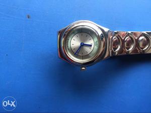 New & unused swatch ladies watch. good to gift to