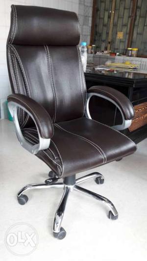Set of office chairs to be sold. Just 1 month