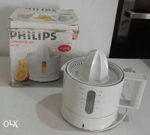 White Philips Juicer With Box