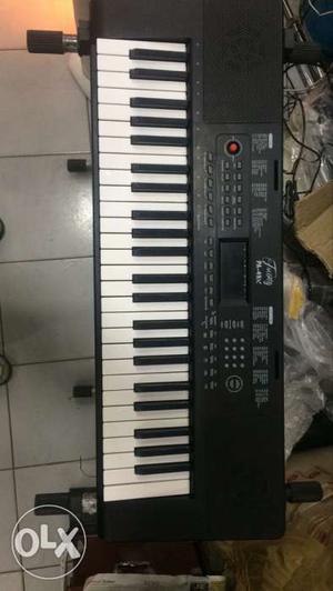 49 piano style keyboard with recording facility.
