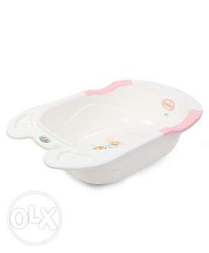 Bathtub with baby sling available..very good