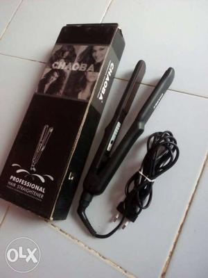 Black Chaoba professional hair straightener with box